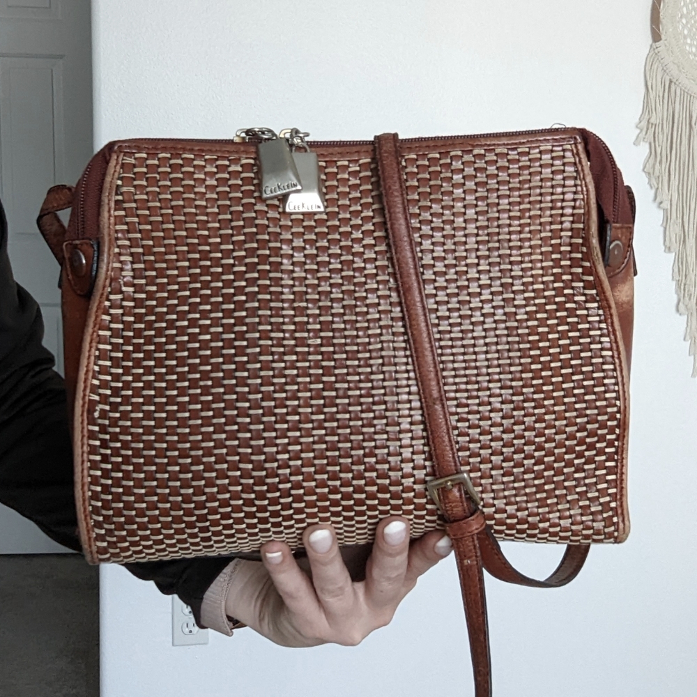 Vintage leather purse / bag / satchel